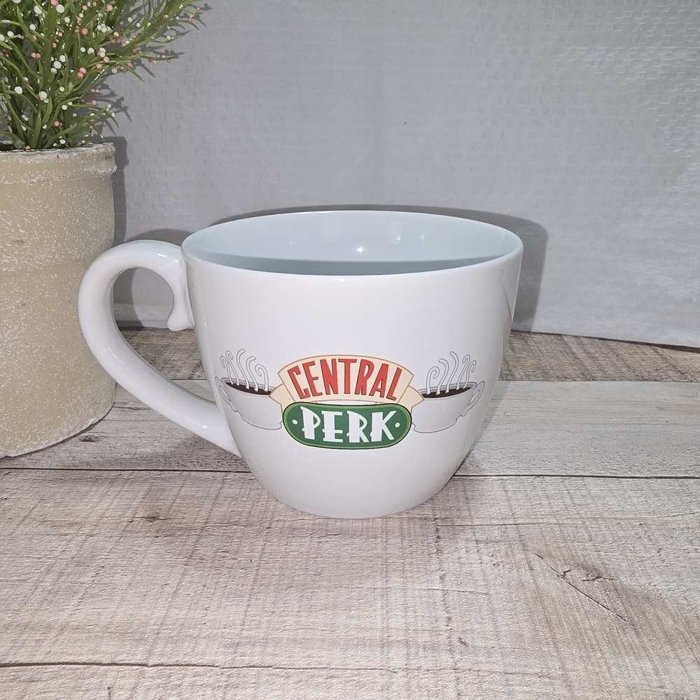 FRIENDS CENTRAL PERK COFFEE MUG BY PALADONE EUC